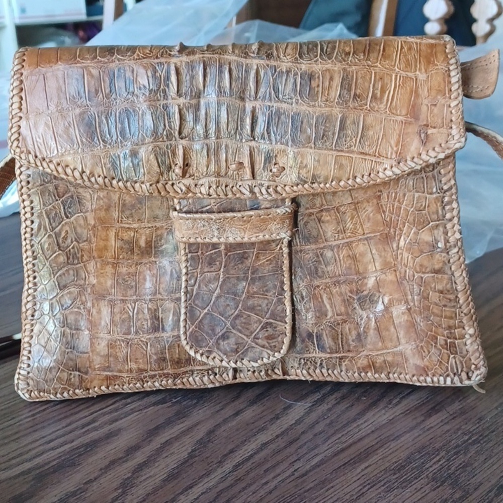 Crocodile leather shoulder bag in tan, 10x7x3